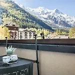 Au Pied Du Mont-blanc - Chamonix