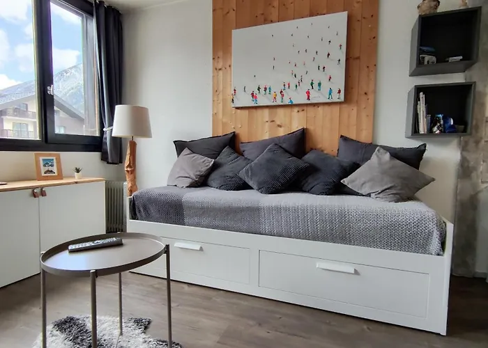 Au Pied Du Mont-blanc - *